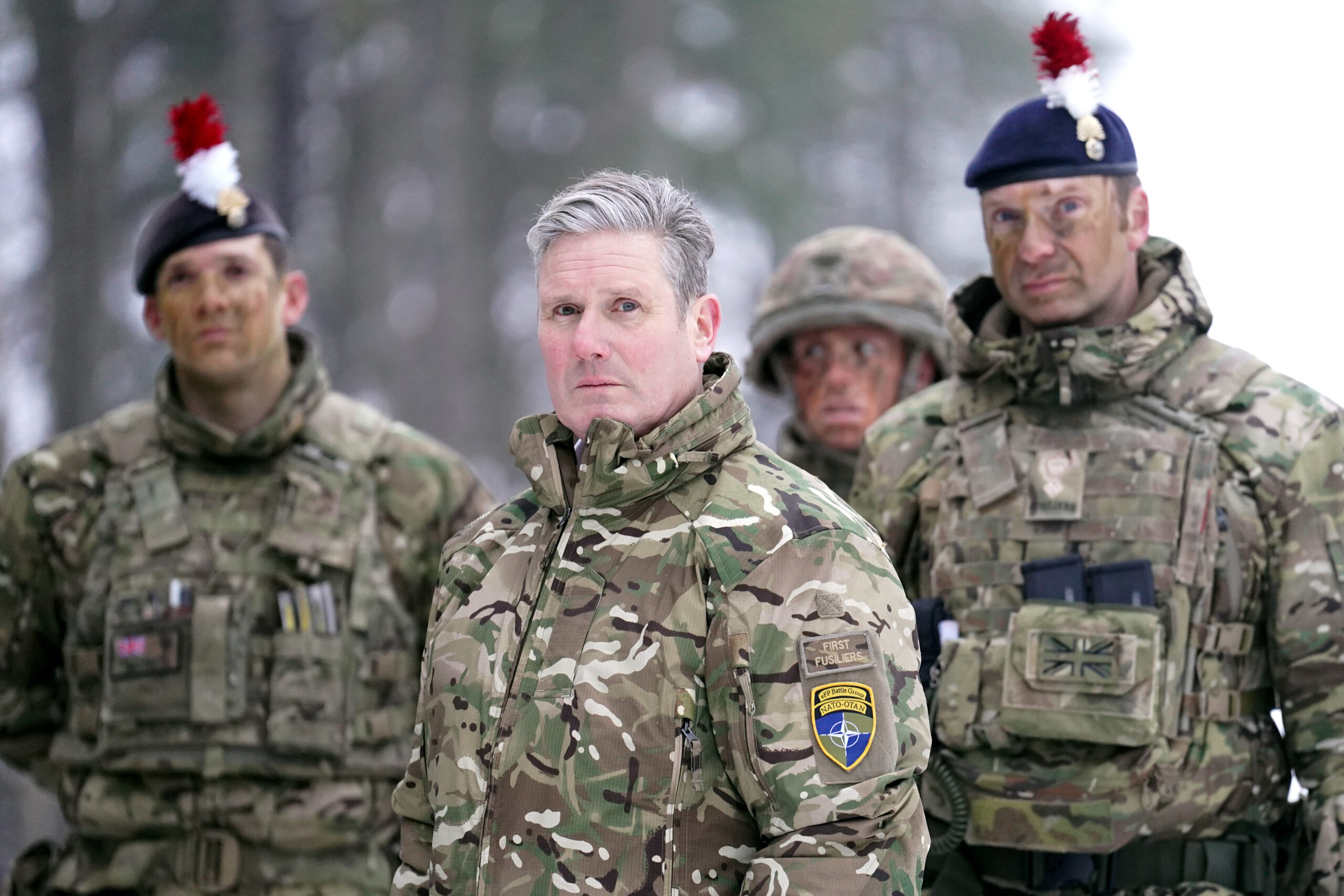 Sir Keir Starmer reuniéndose con tropas británicas cerca de la frontera rusa en Estonia en diciembre